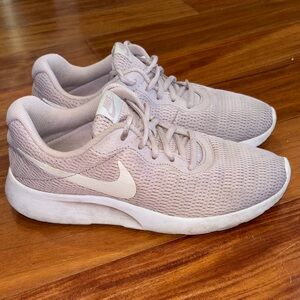 Nike Women's Pale Pink Mesh Trainer Sneakers size 8